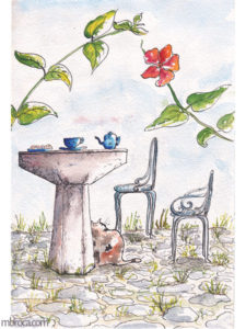 œuvres une table avec des tasses et une théière bleue. Des chaises en métal et un chat. Des fleurs rouges