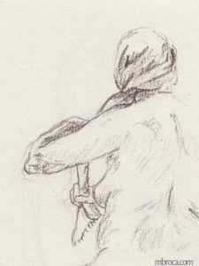 une femme torse nu de dos, les cheveux dans un tissu