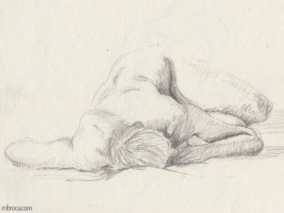 une femme nue allongée de face.
