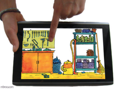 Deux mains tiennent une tablette pour présenter une application numérique. Visuel : un garage.